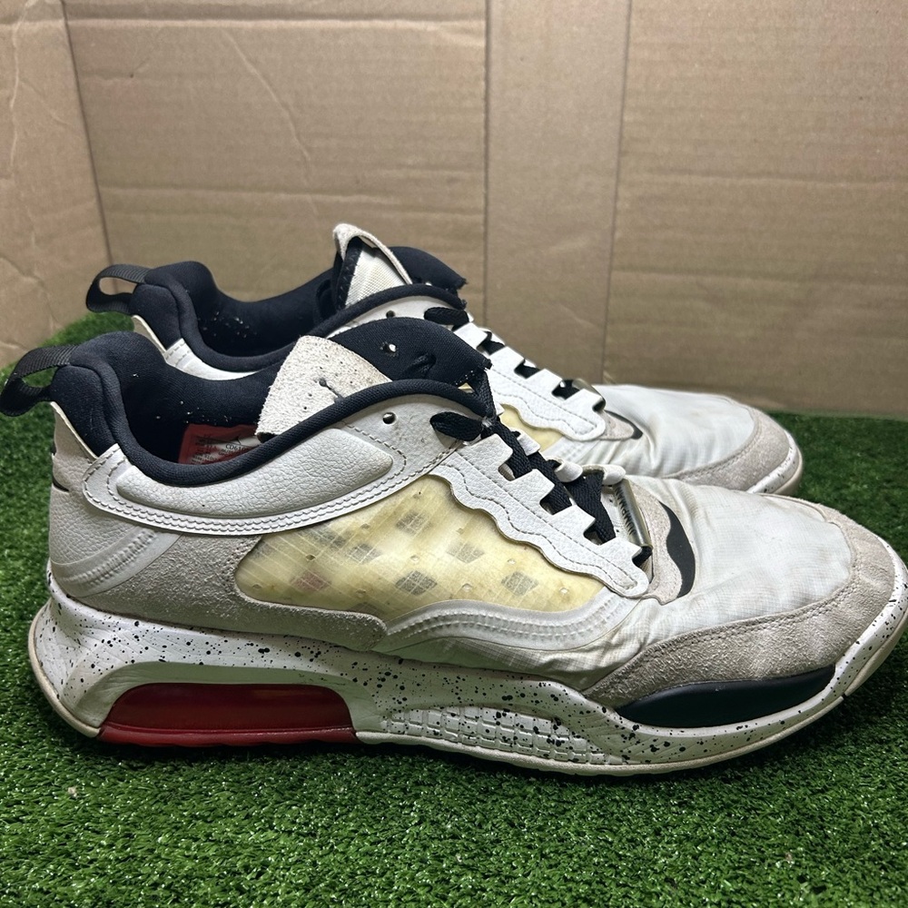 Size 13M- Nike AIR Jordan Max 200 mens white & black